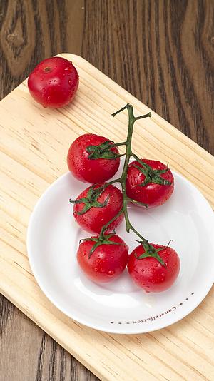 新鲜水果圣女果小番茄4k滑轨平移视频的预览图