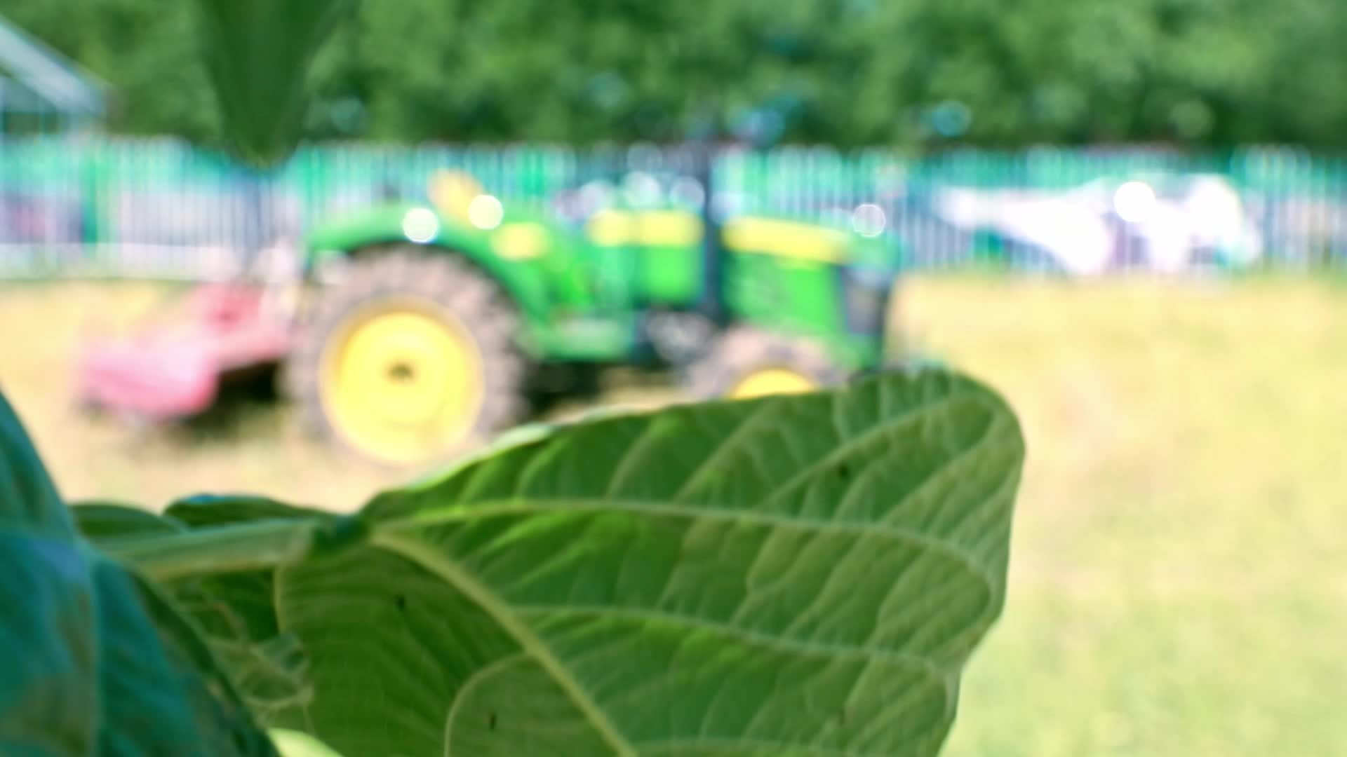 耕地种植拖拉机农具农村种植视频的预览图