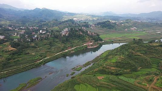贵州山川河谷风景航拍4k视频的预览图