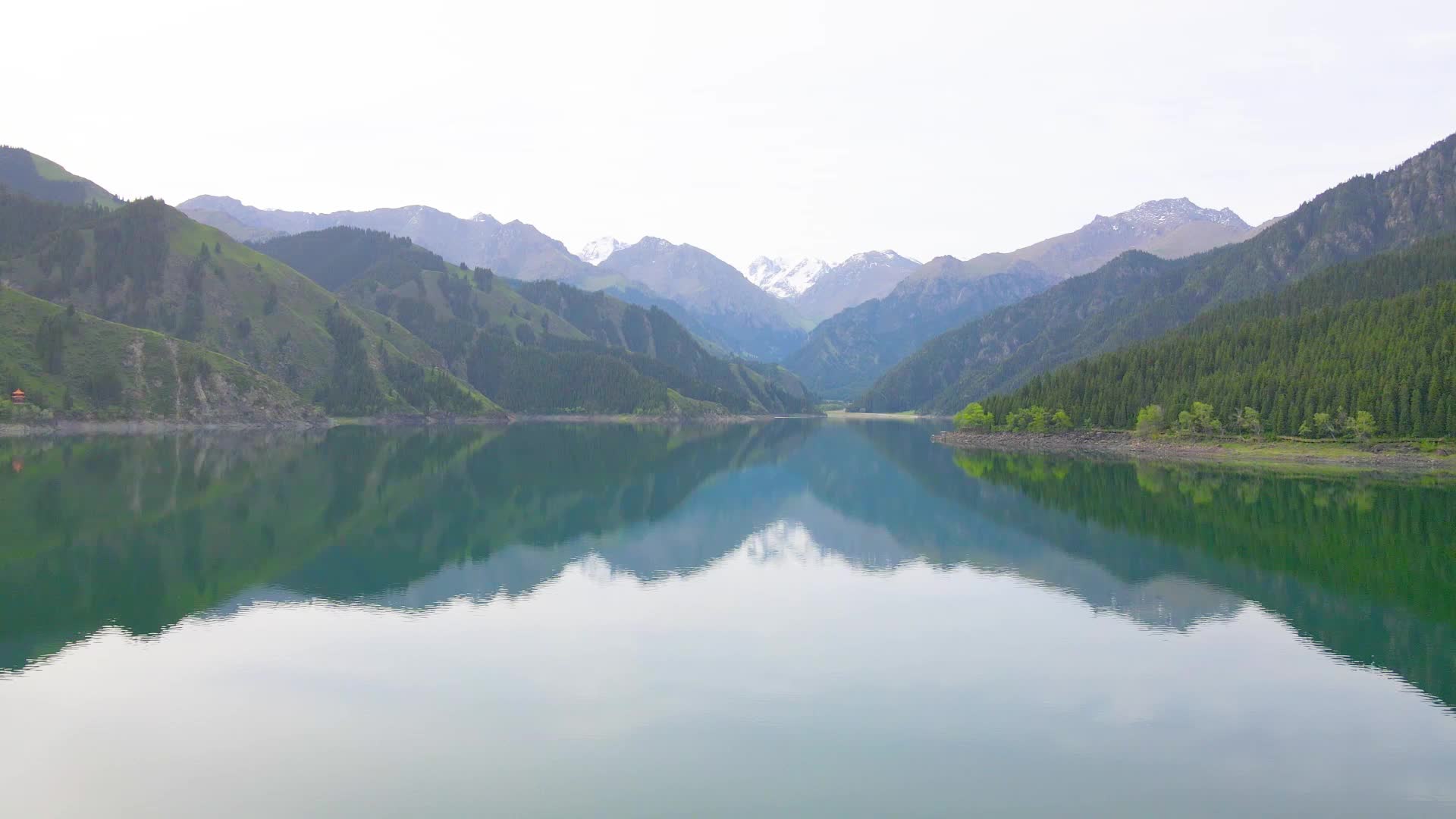新疆天山天池景区航拍视频的预览图