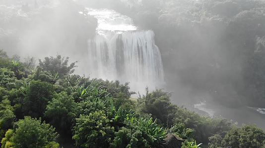 贵州安顺黄果树大瀑布植被水雾航拍4K视频的预览图