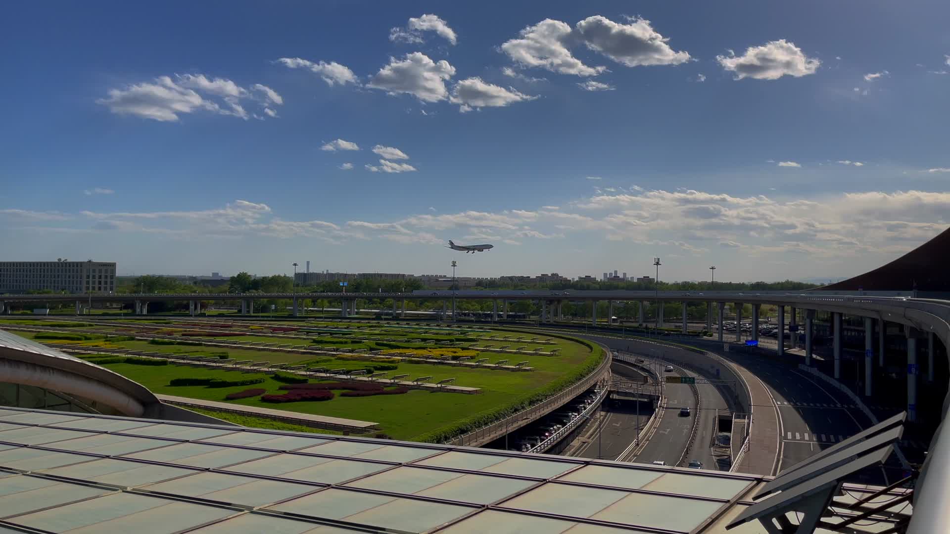 4K实拍落地首都国际机场视频的预览图