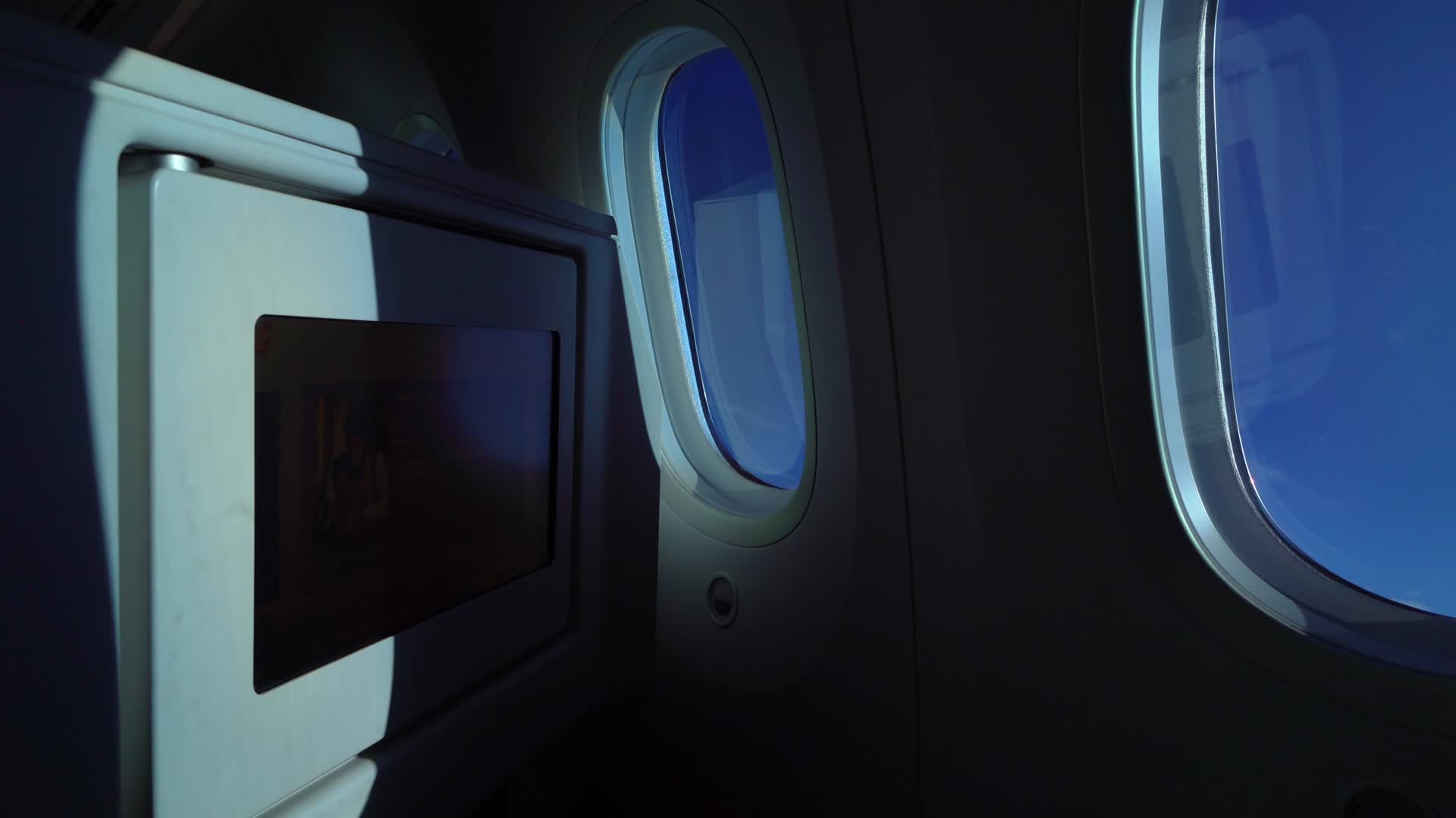 4K商务舱的光影视频的预览图