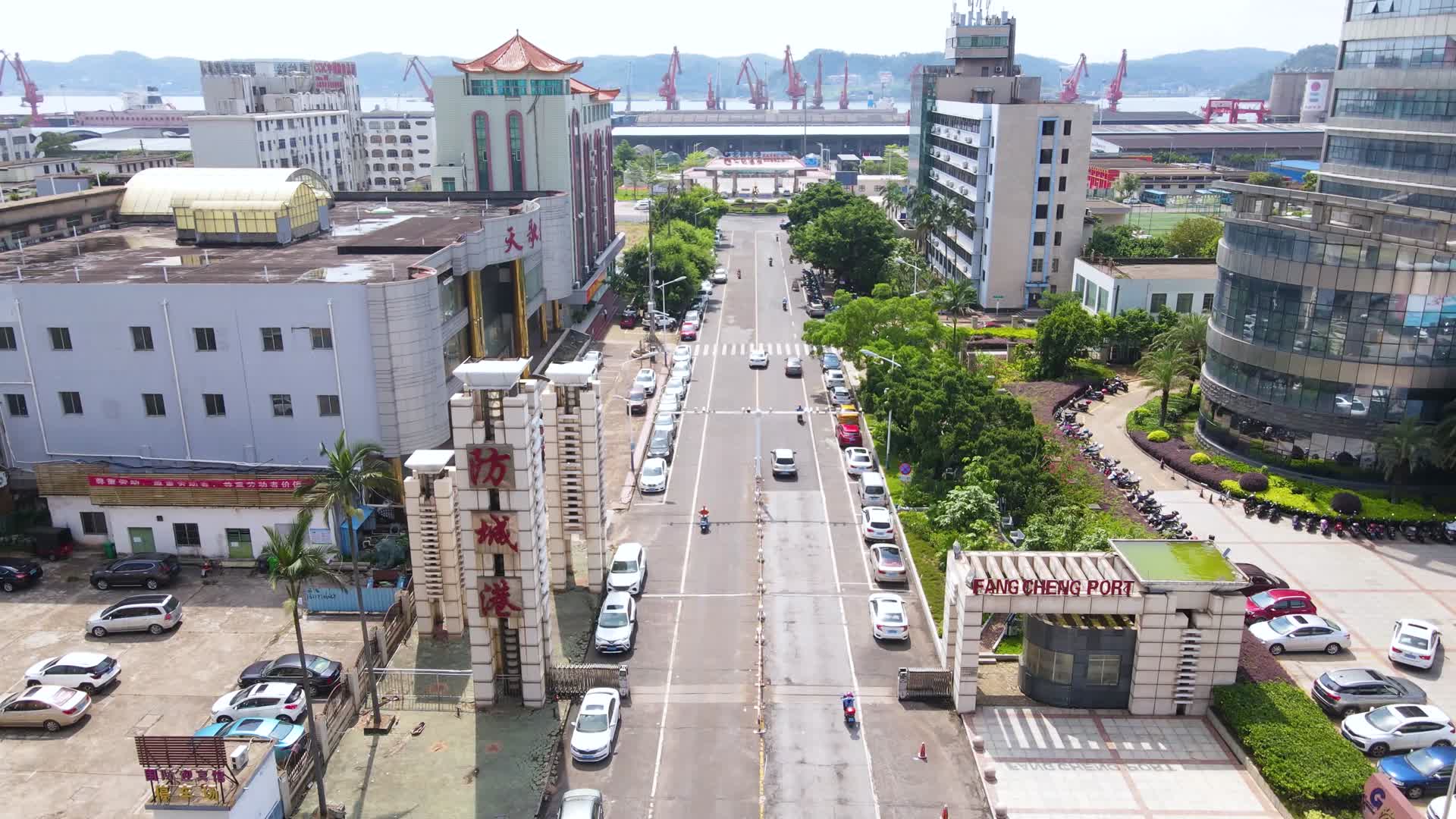 防城港港口物流码头4K航拍视频的预览图