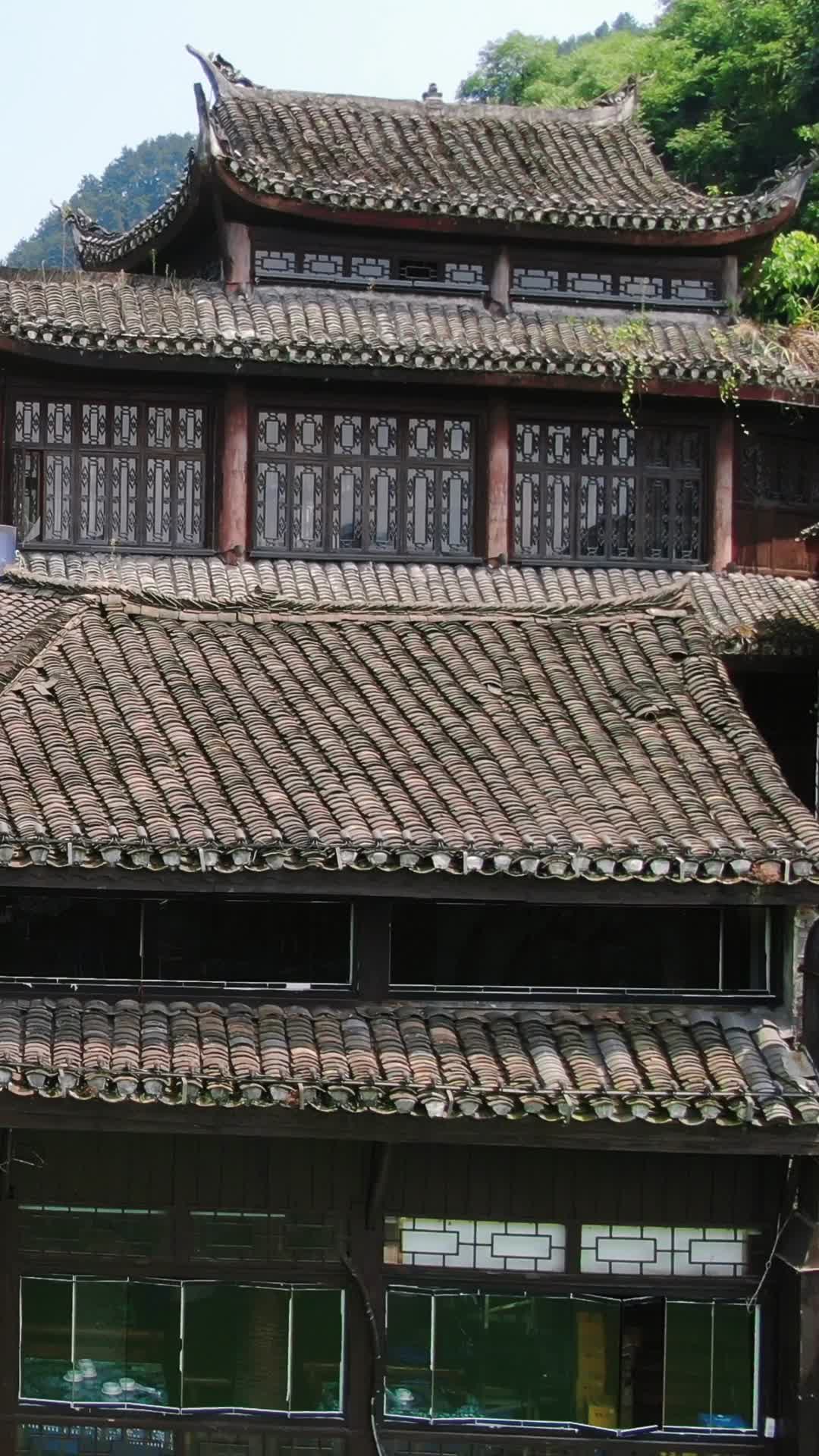 湖南凤凰古城特色建筑竖屏航拍视频的预览图