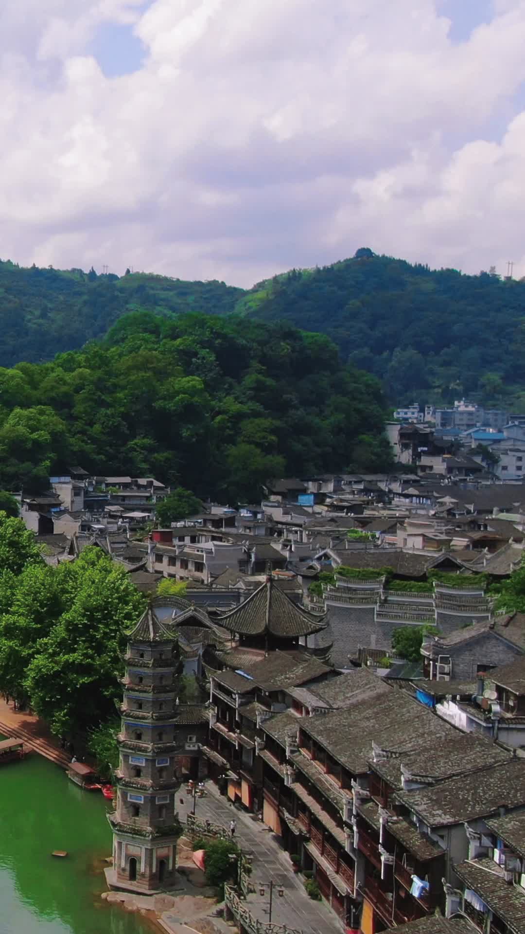 湖南湘西凤凰古城万名塔竖屏航拍视频视频的预览图