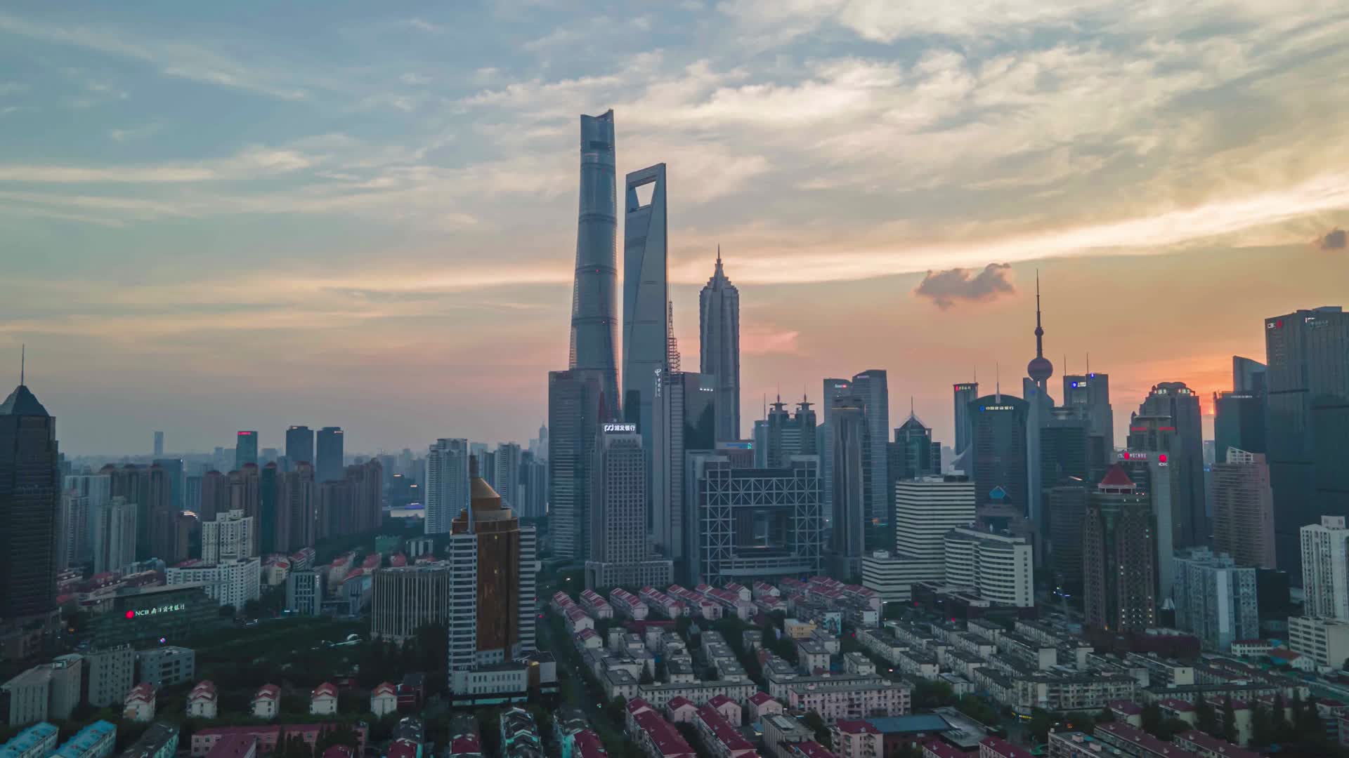 8K云层城市宣传片上海延时陆家嘴一线城市视频的预览图