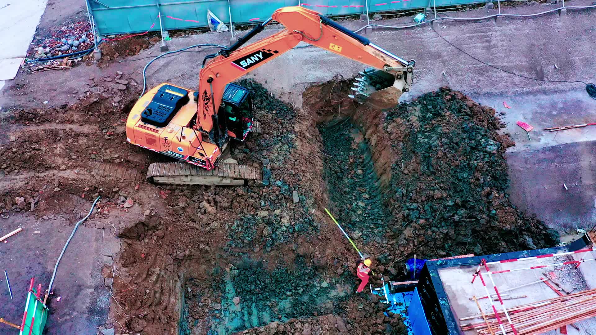 4K建筑工地挖掘机施工视频的预览图
