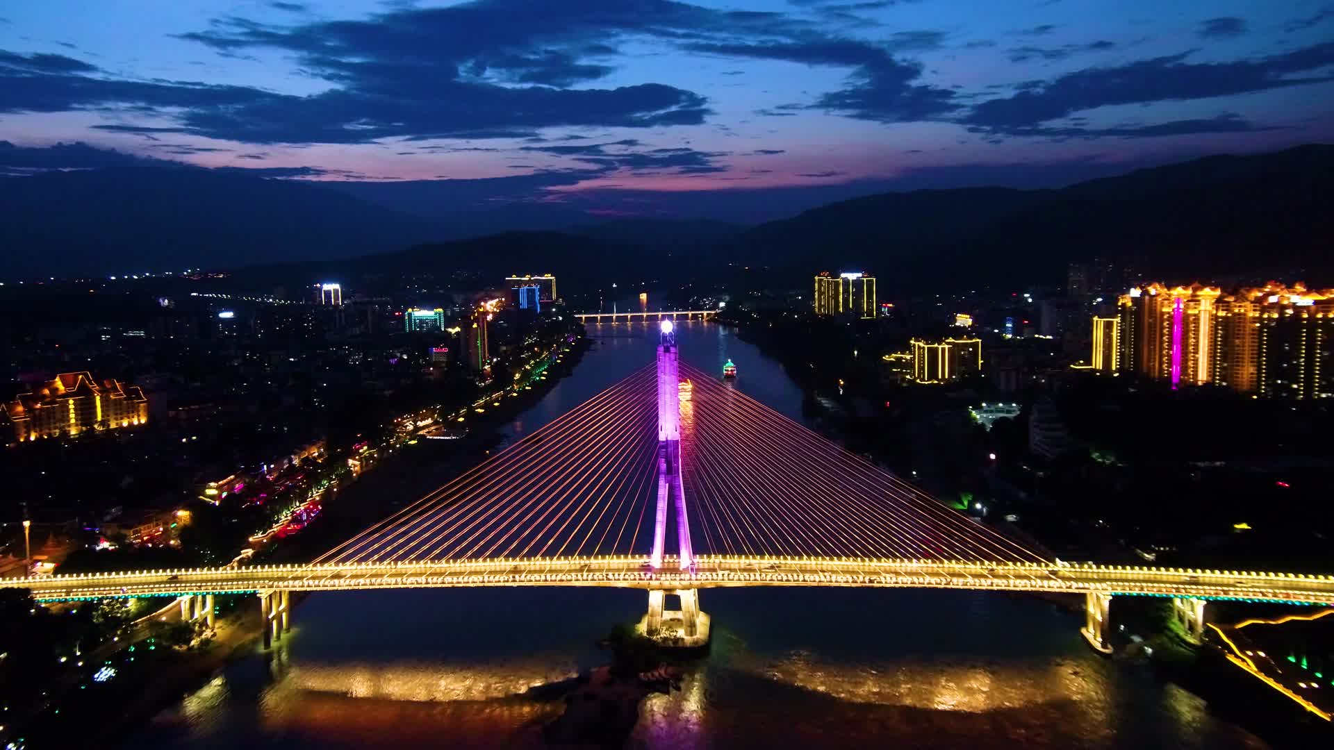 西双版纳大桥夜景视频的预览图