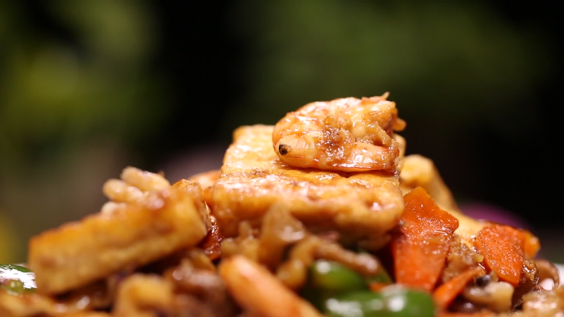 美食家常豆腐虾仁视频的预览图