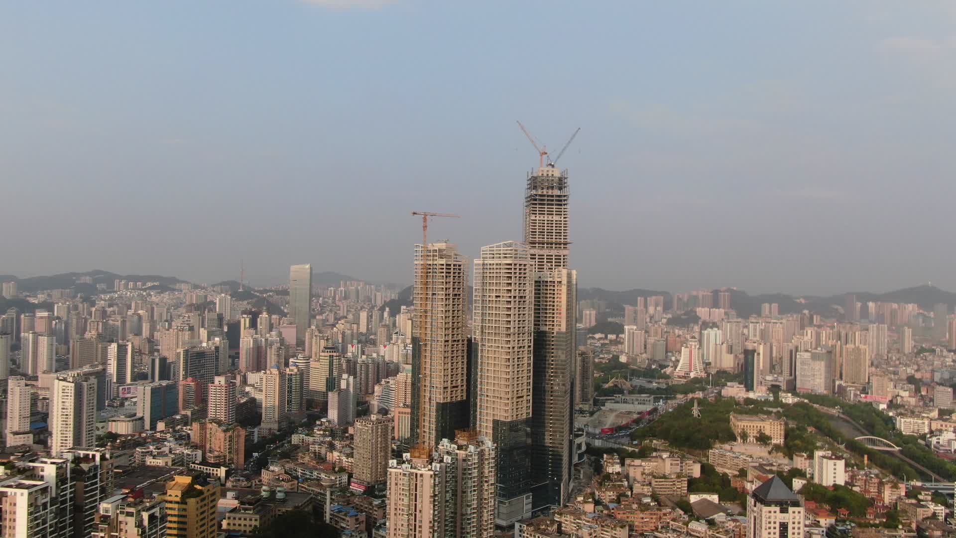 贵州贵阳城市在建高楼4K航拍视频的预览图