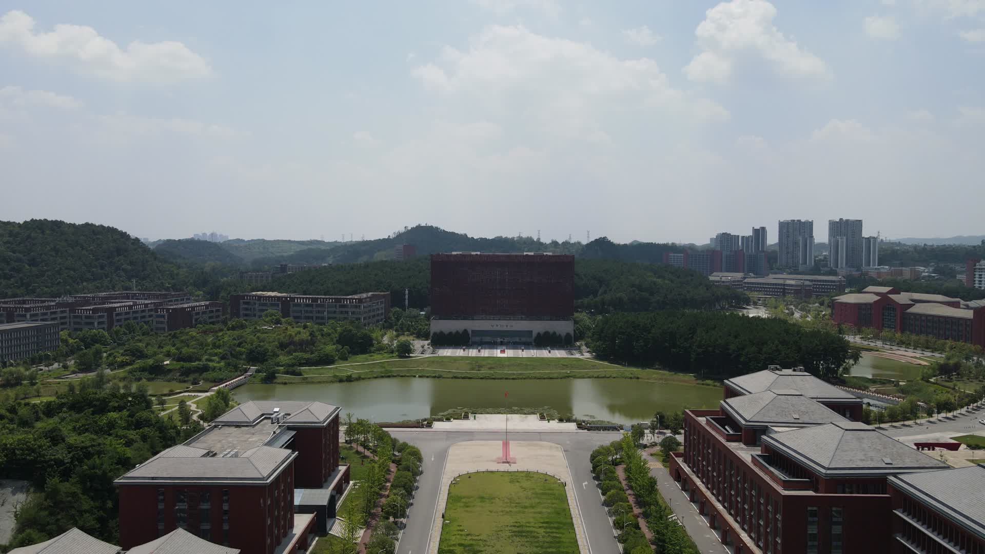 贵州大学4K航拍视频视频的预览图