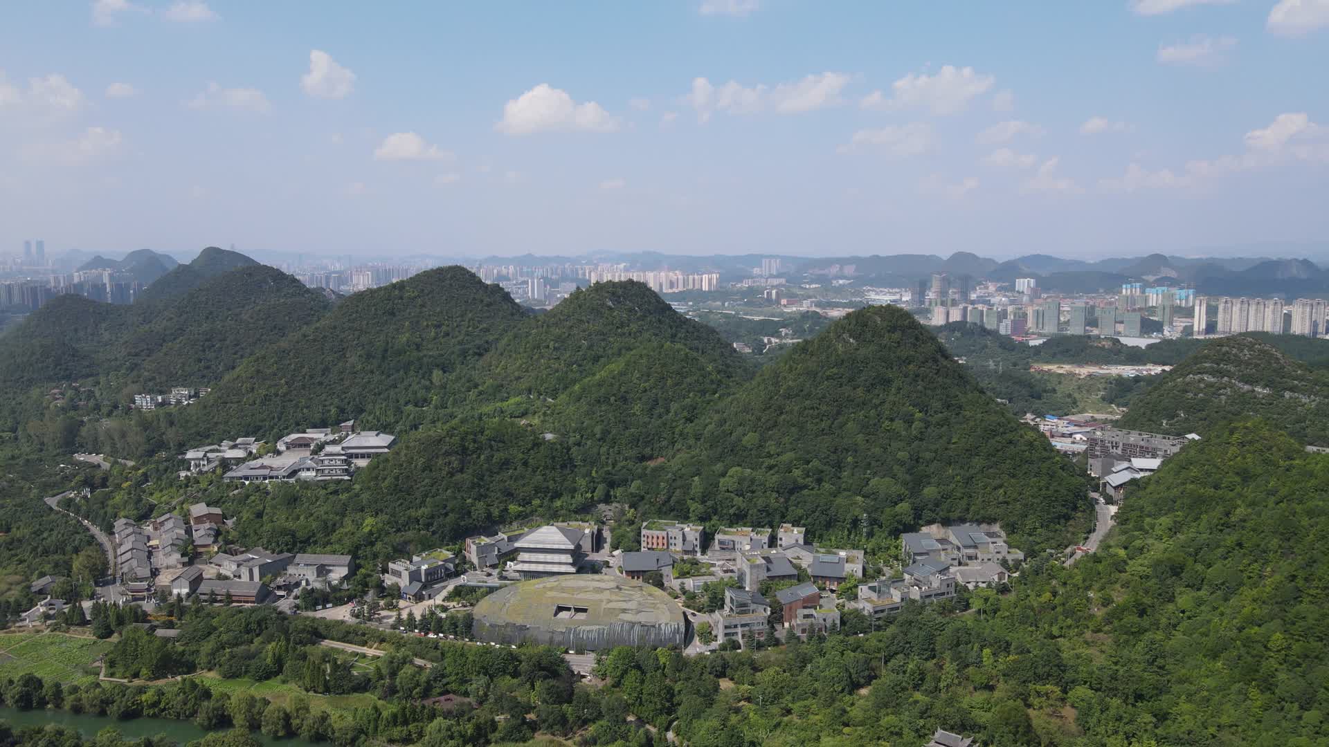贵州贵阳花溪公园航拍视频视频的预览图