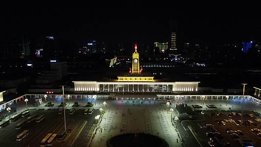 湖南长沙火车站夜景灯光航拍视频视频的预览图