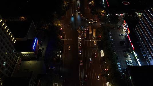 湖南长沙五一大道夜景交通4K航拍视频视频的预览图