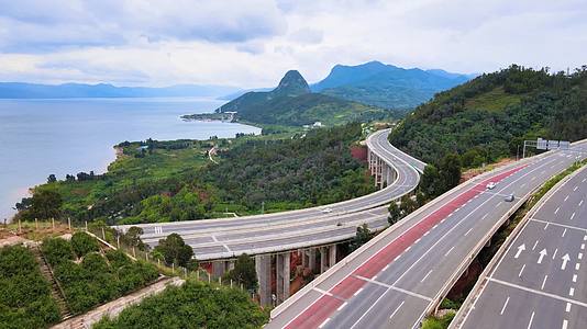 云南滇池最美高速公路4K航拍视频的预览图