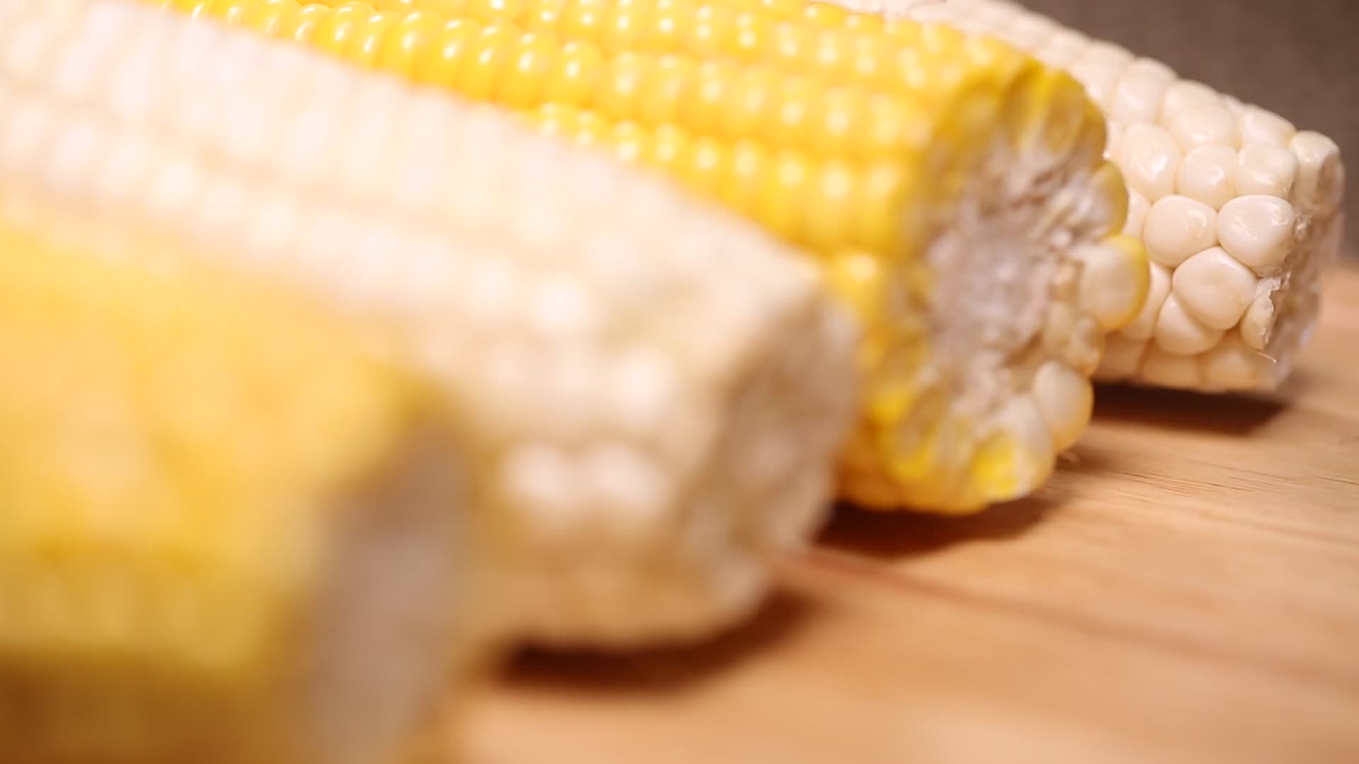 甜玉米糯玉米视频的预览图
