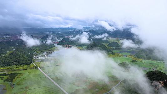 普者黑云雾缭绕风景4K航拍视频的预览图