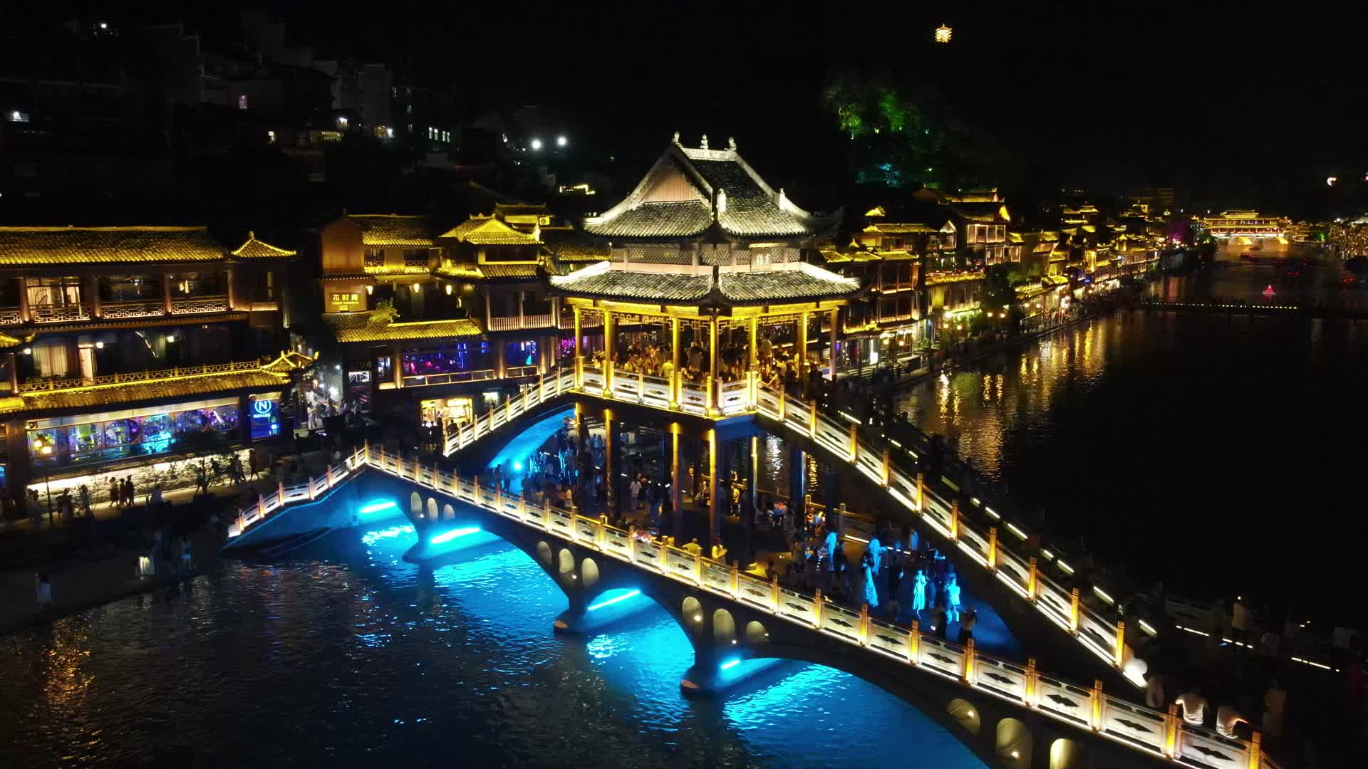 湖南湘西凤凰古城雪桥夜景灯光航拍视频的预览图