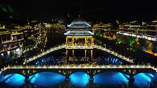 湖南湘西凤凰古城雪桥夜景灯光航拍视频的预览图