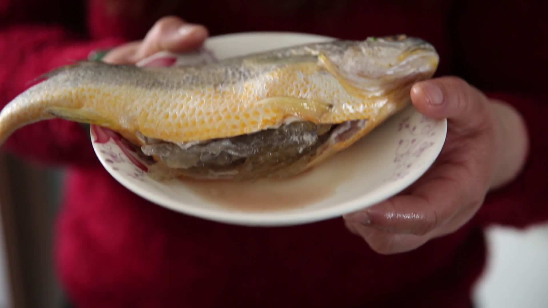 黄花鱼肚子里鱼胶视频的预览图