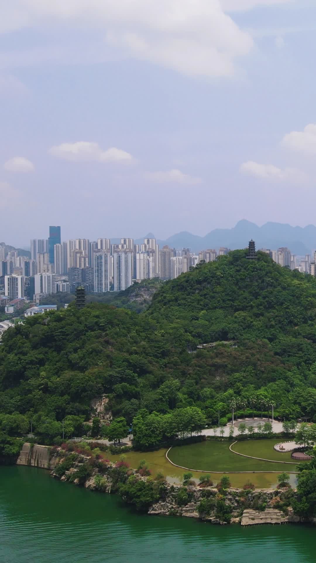 广西柳州蟠龙公园竖屏航拍视频的预览图