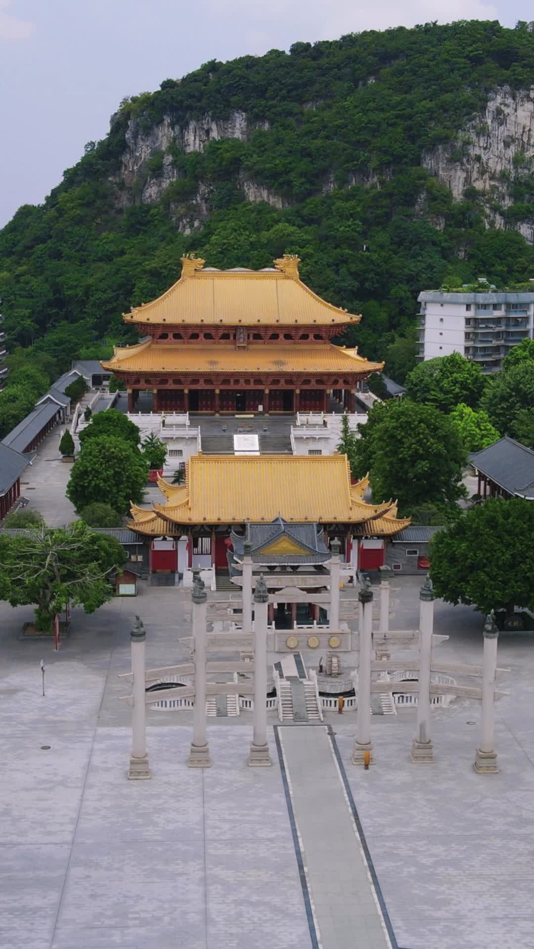 广西柳州文庙历史文化古建筑竖屏航拍视频的预览图