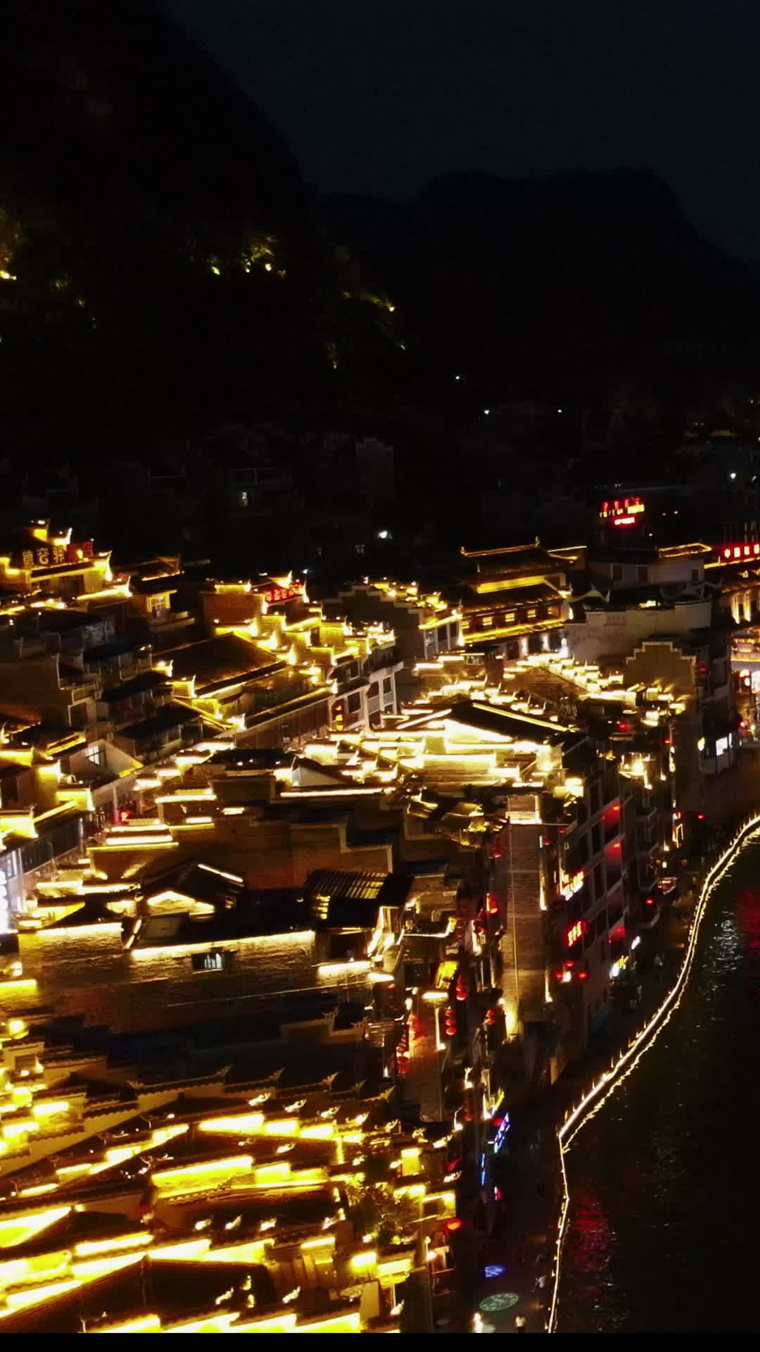 贵州黔东南镇远古镇5A景区夜景灯光竖屏航拍视频的预览图