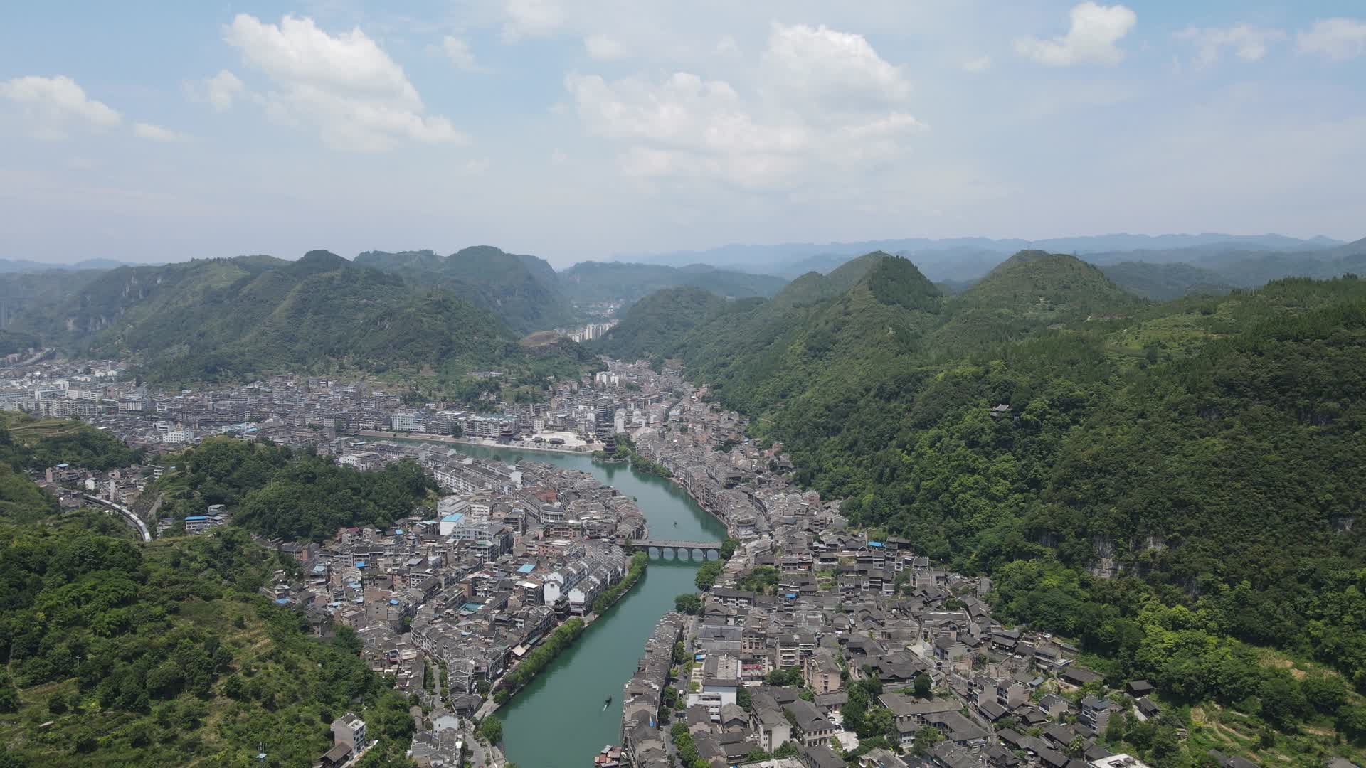 贵州黔东南镇远古镇5A景区全景航拍视频的预览图