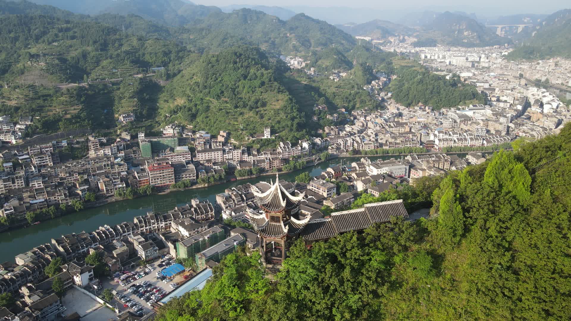 贵州黔东南镇远古镇5A景区石屏山全景航拍视频的预览图