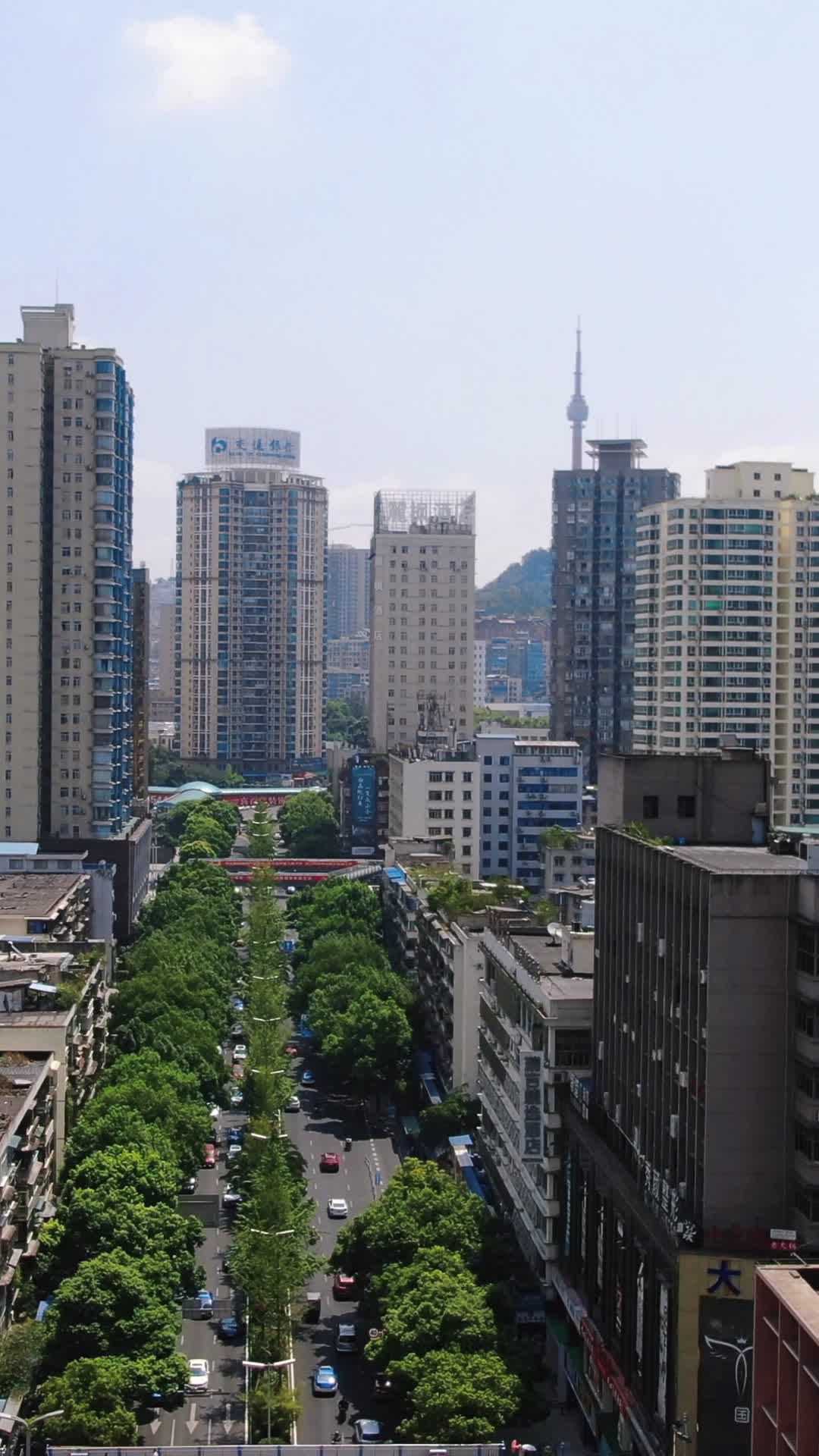 贵州贵阳中华路商业街竖屏航拍视频的预览图