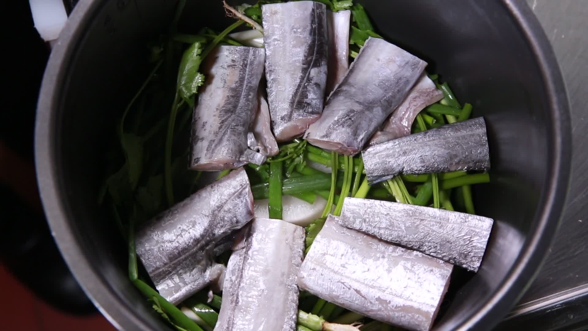 高压锅焖菜视频的预览图