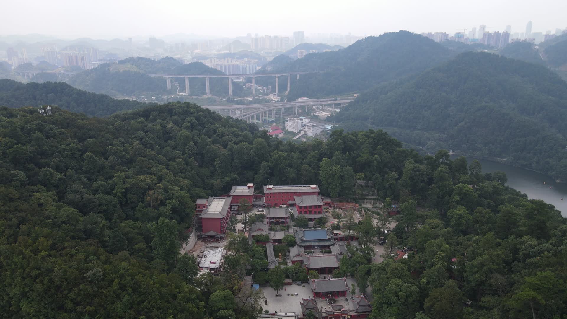 贵州贵阳黔灵山洪福寺航拍视频视频的预览图