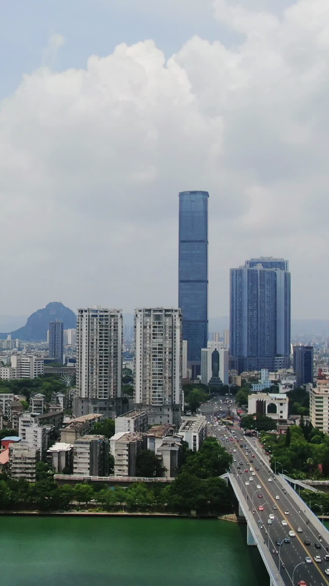 航拍广西柳州城市高楼文昌大桥视频的预览图
