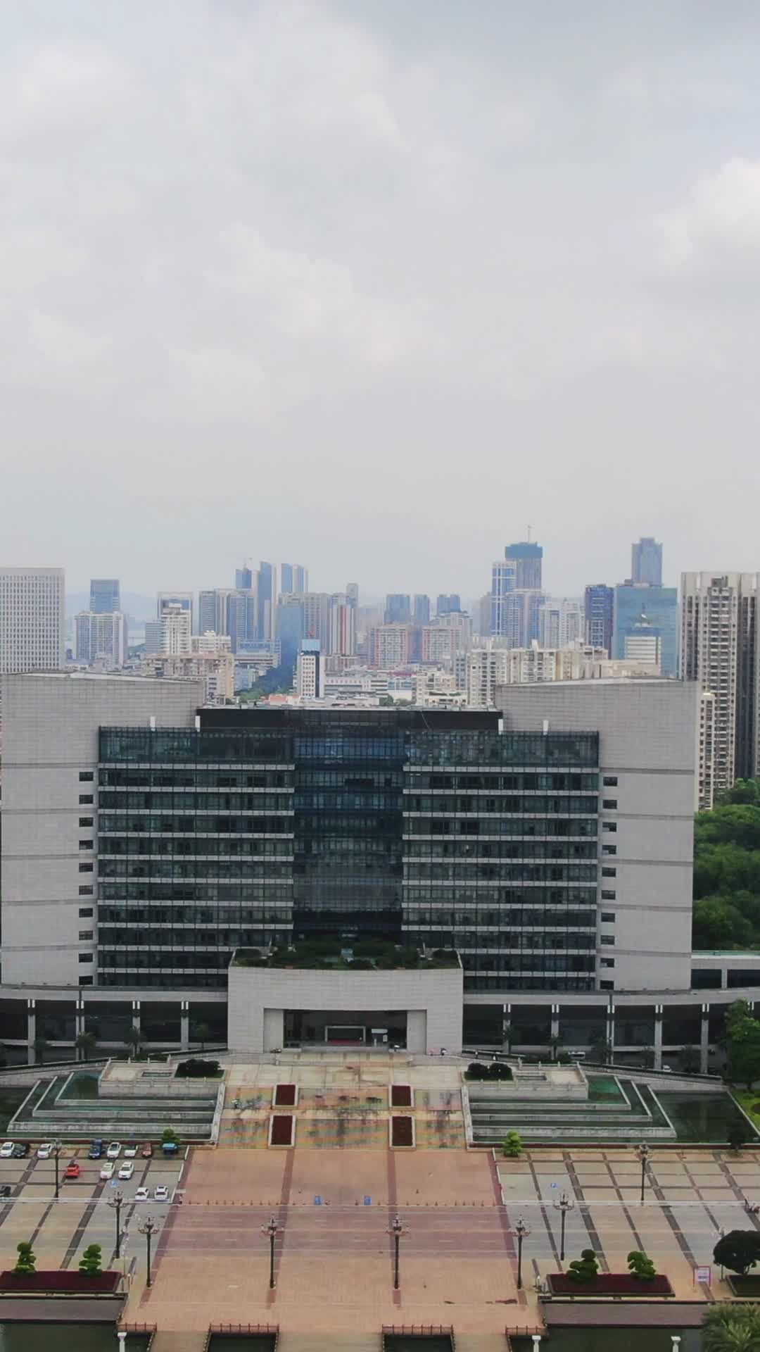航拍广西柳州市政府人民广场视频的预览图
