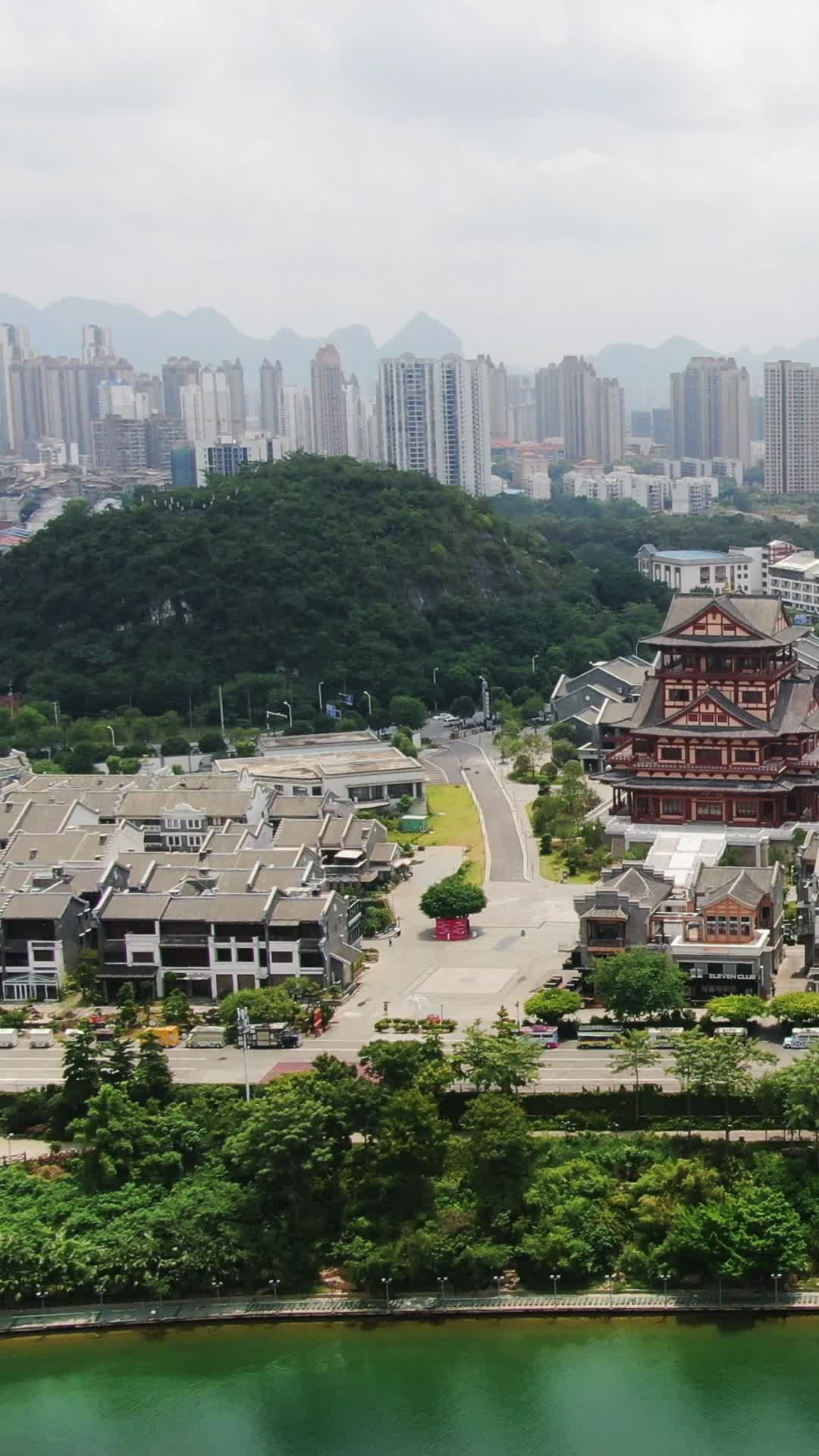 航拍广西柳州窑埠古镇视频的预览图
