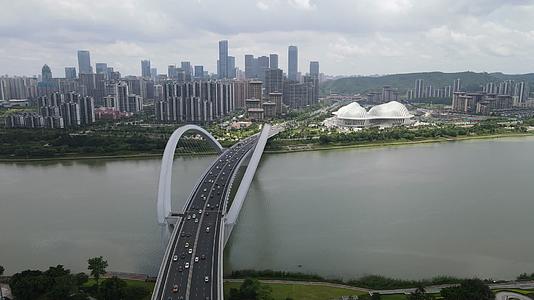 广西邕江南宁大桥地标建筑航拍视频的预览图