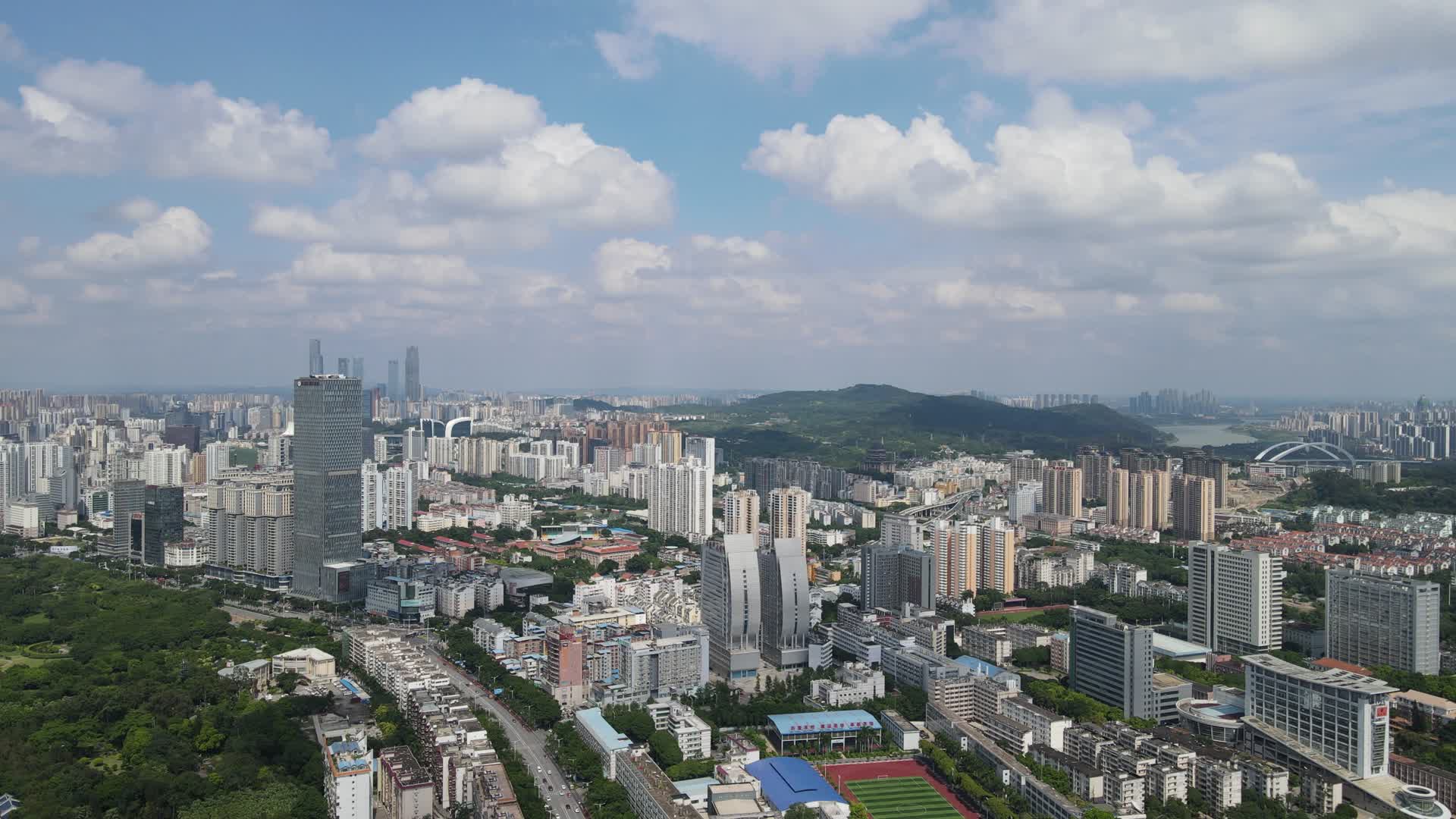 广西南宁城市蓝天白云天际线航拍视频视频的预览图