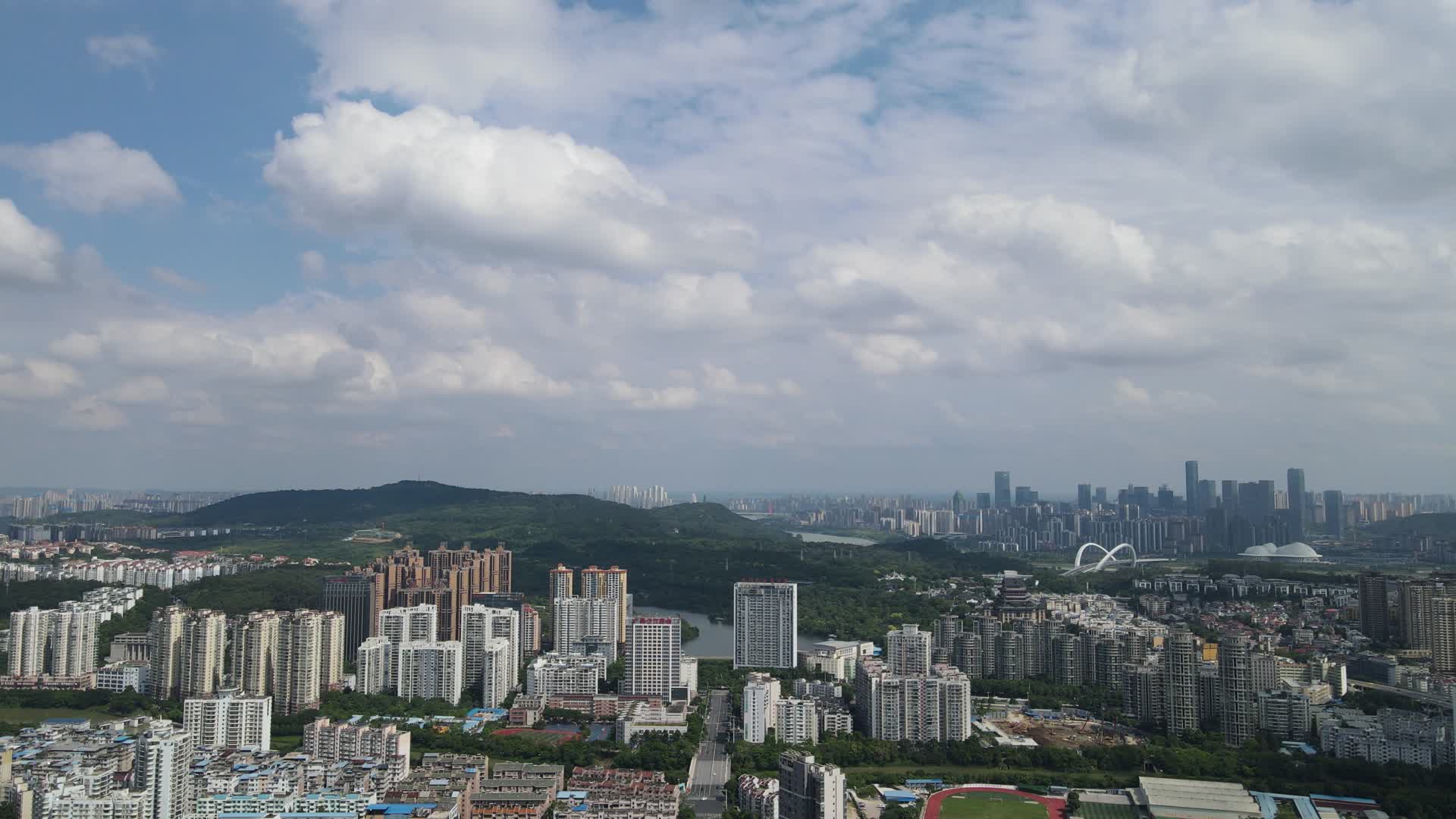 广西南宁城市蓝天白云天际线航拍视频视频的预览图