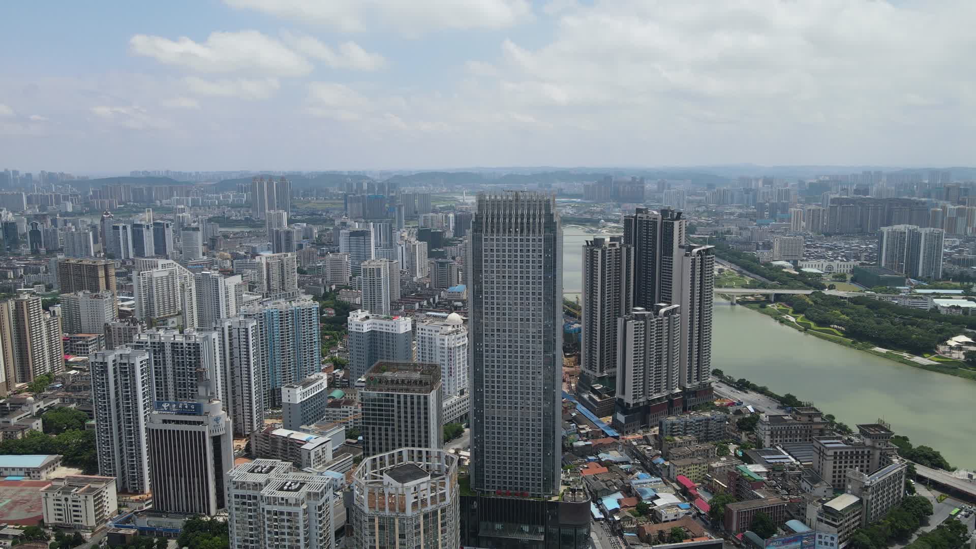 广西南宁城市高楼航拍视频的预览图