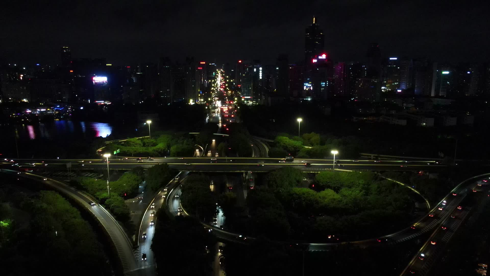 广西南宁竹溪立交桥民族大道夜景交通航拍视频视频的预览图