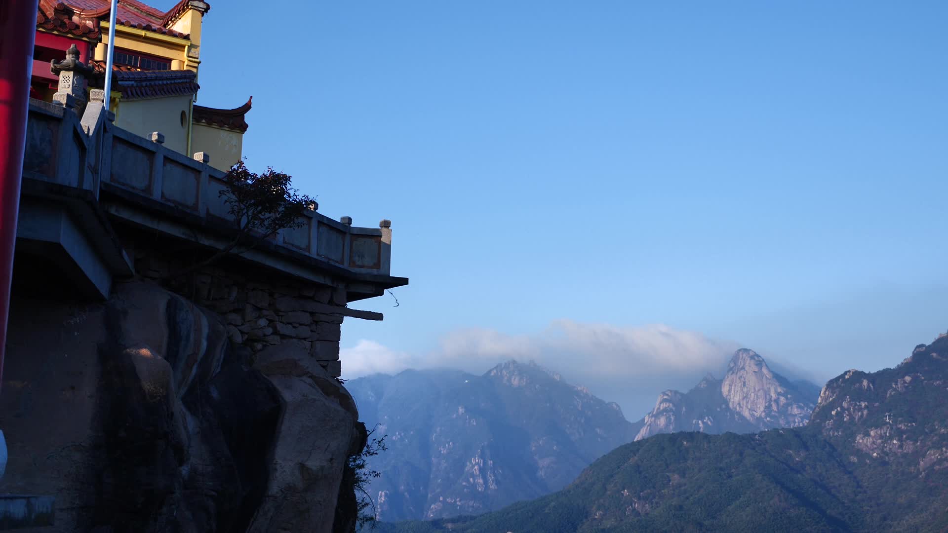 安徽九华山山顶上的东崖禅寺云海视频的预览图