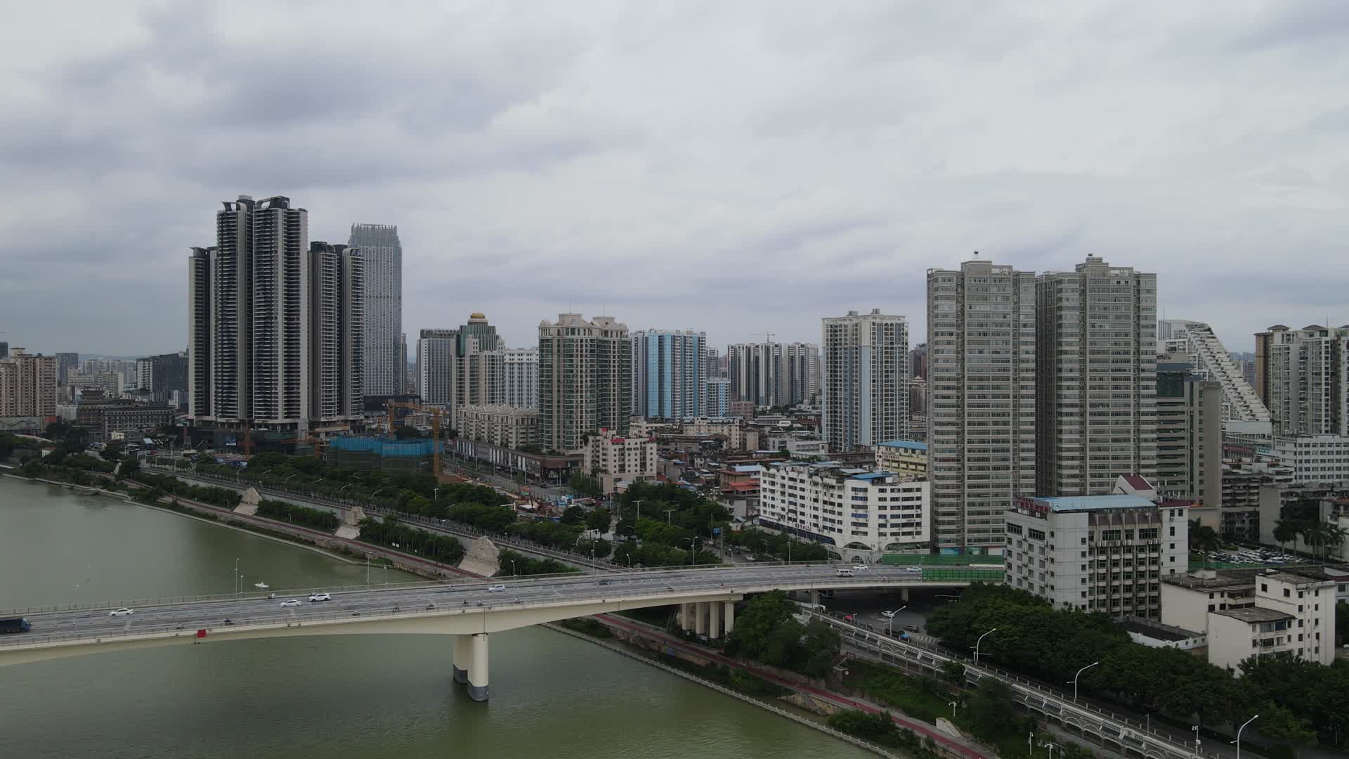 广西南宁邕江大桥航拍视频的预览图
