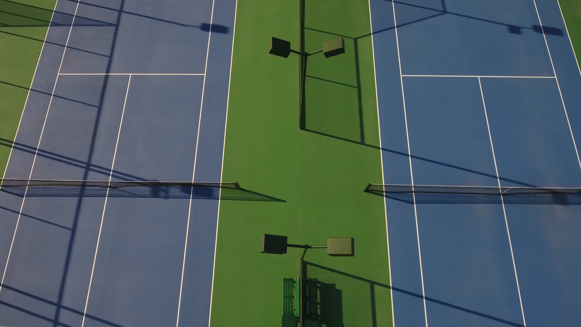 网球场运动视频的预览图