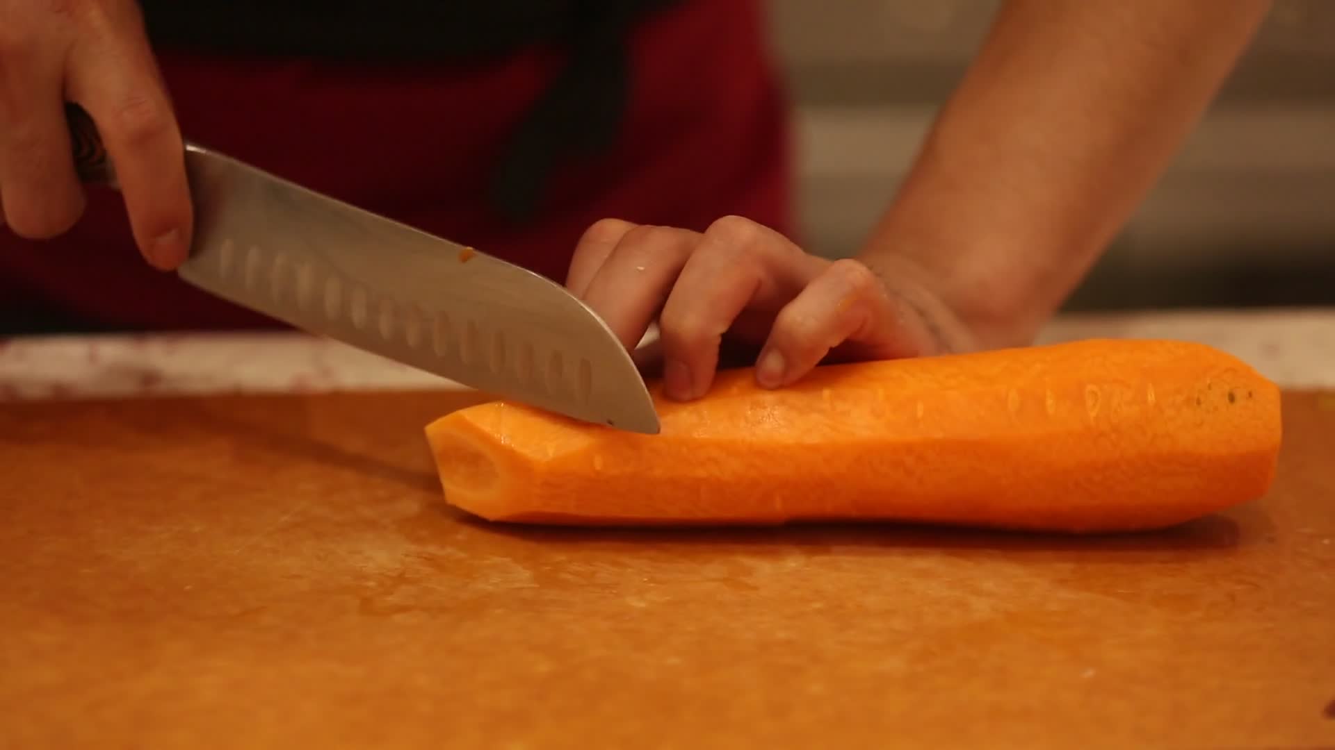 厨师切胡萝卜视频的预览图