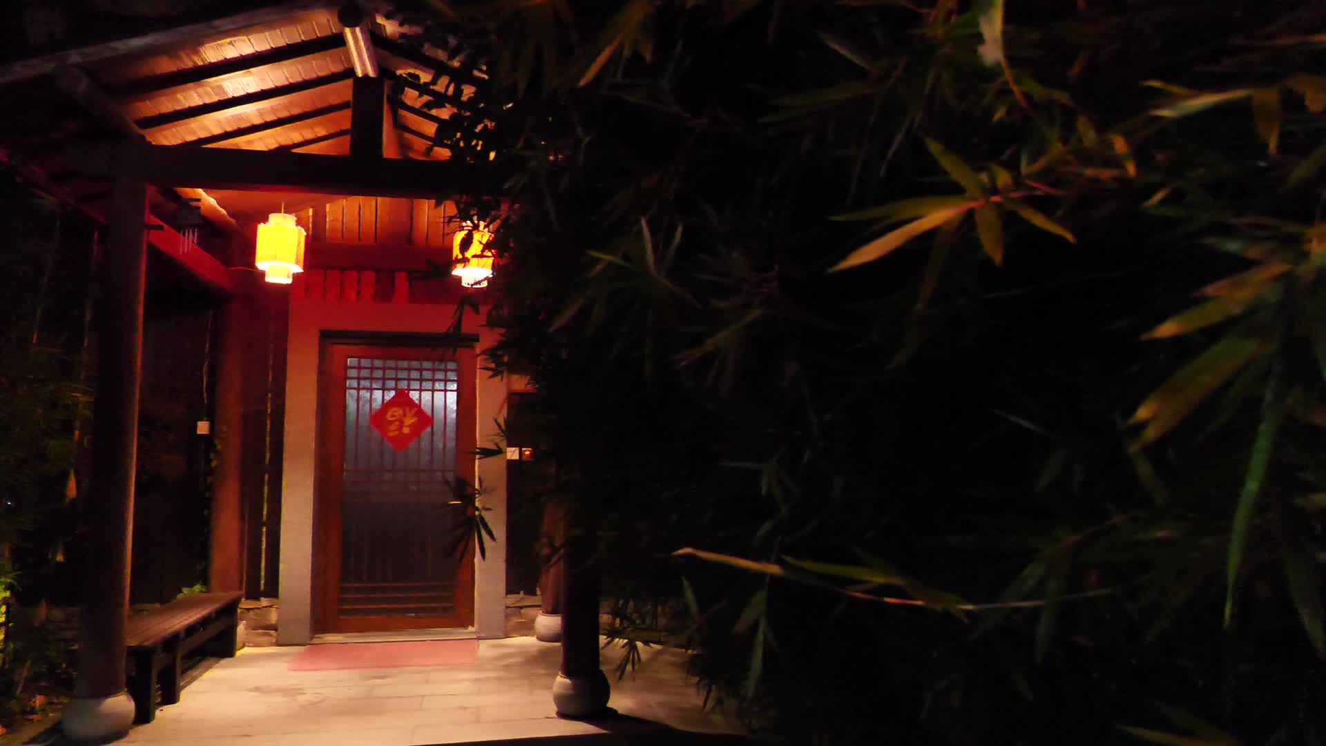 安徽九华山水街度假村建筑夜景视频的预览图