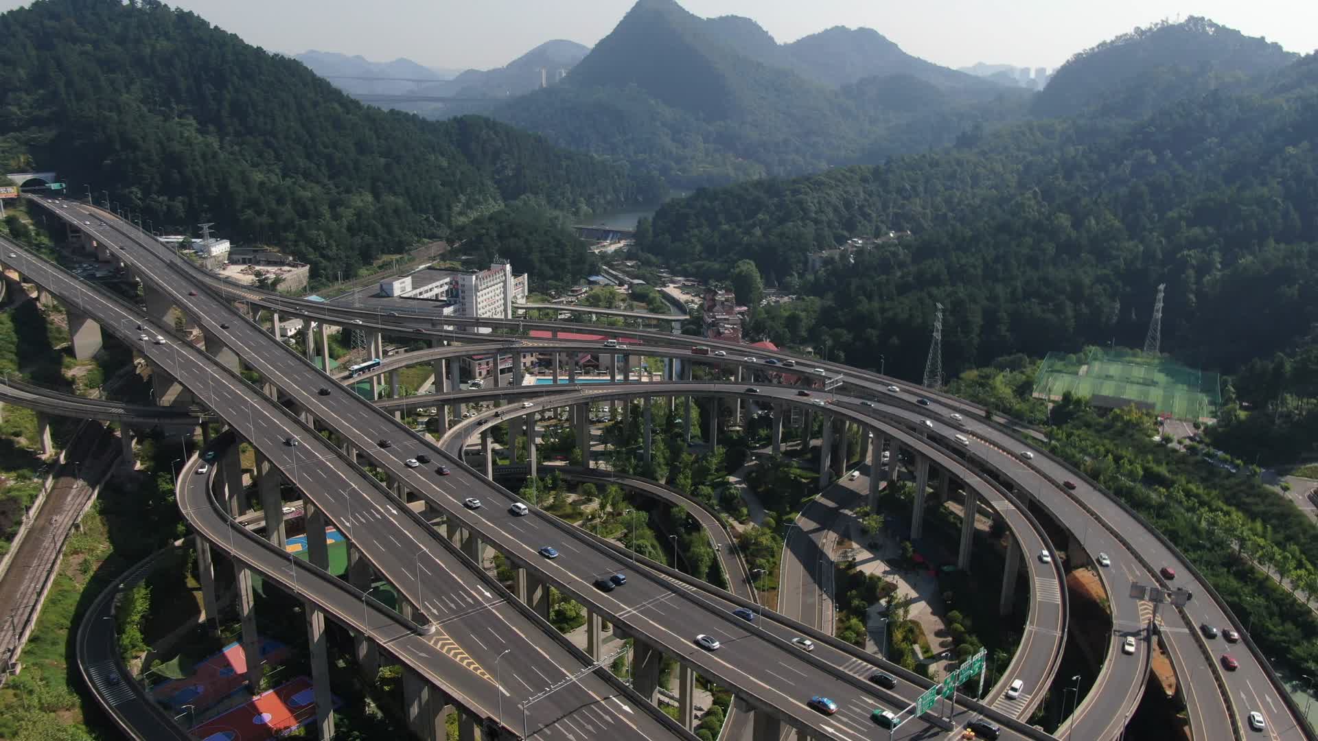 贵州贵阳黔春立交桥城市交通航拍视频视频的预览图