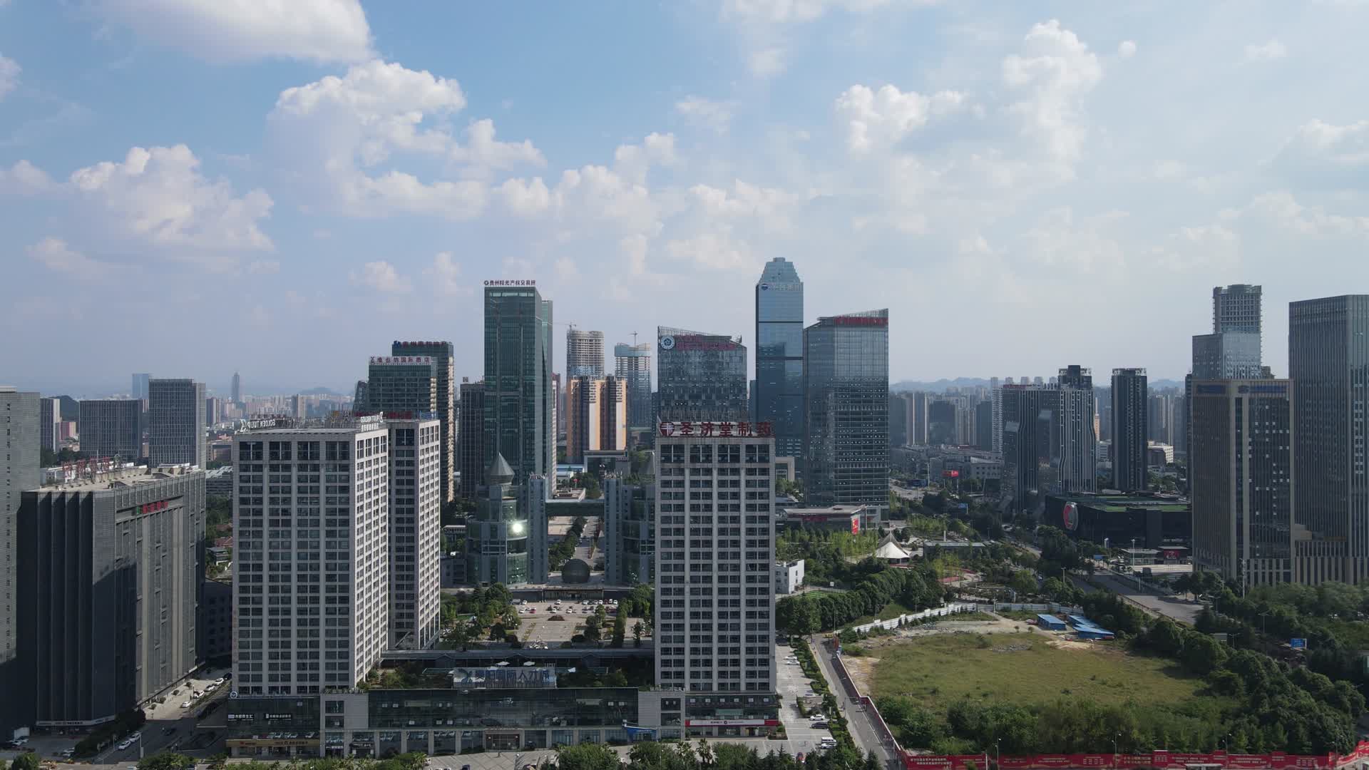 贵阳经济开发区茅台大厦地标建筑航拍视频视频的预览图