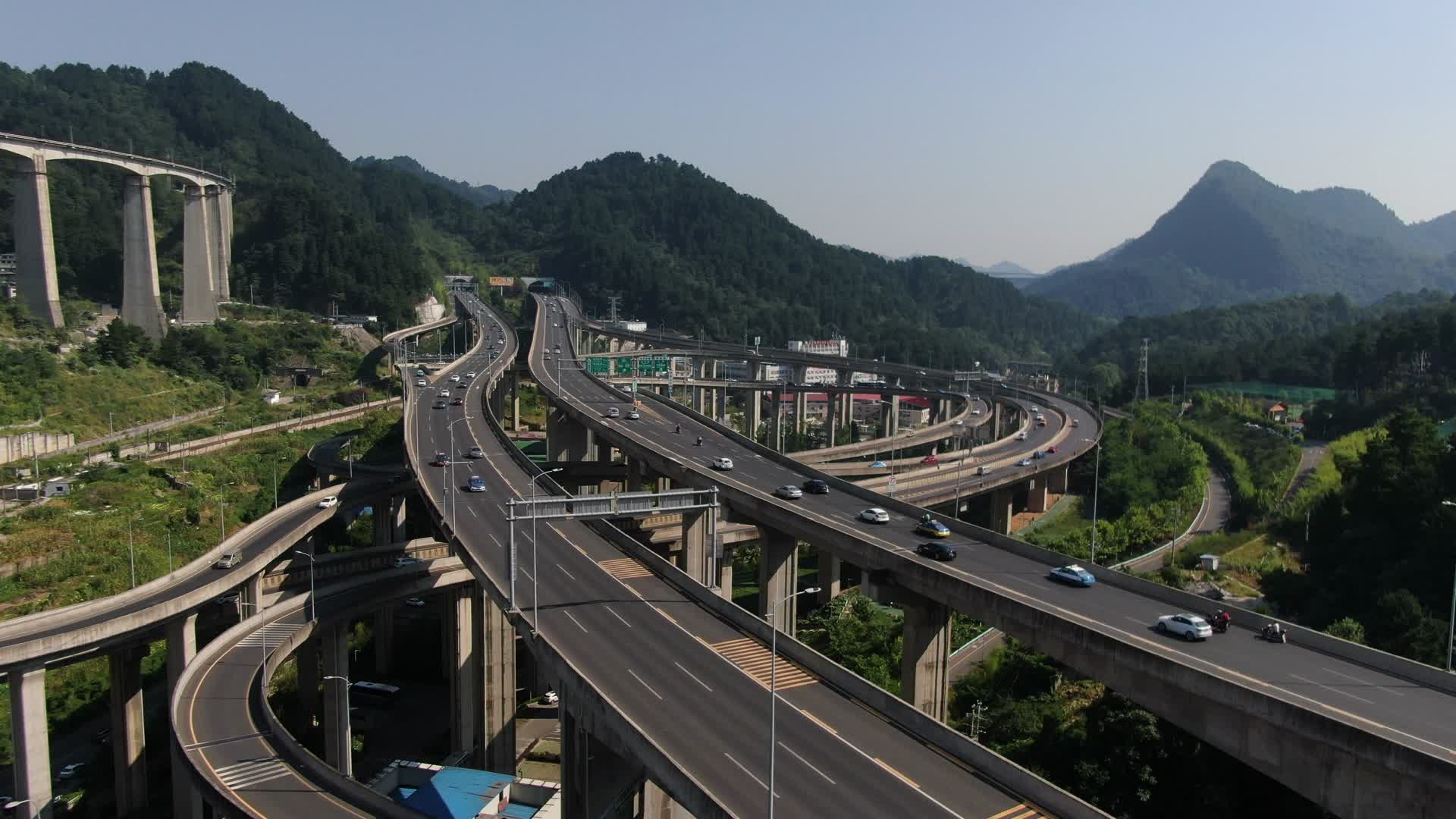 贵州贵阳黔春立交桥城市交通航拍视频视频的预览图