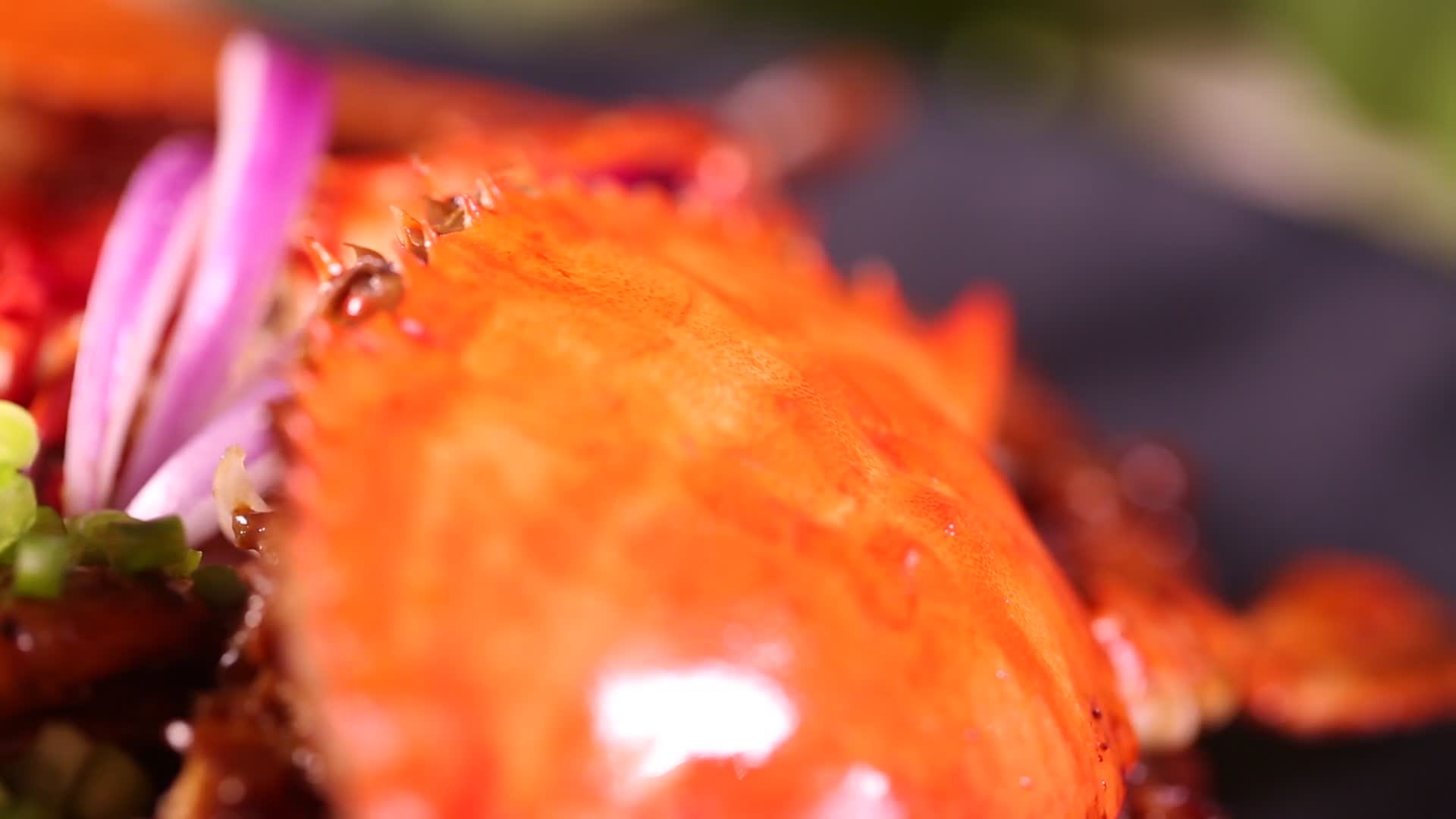 网红美食鸡爪年糕肉蟹煲视频的预览图